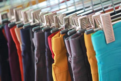 Fabrics for Trousers: Top 10 fabrics for your trousers (Complete Guide).